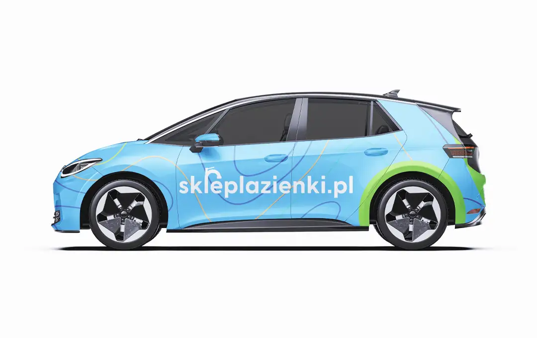 Oklejenie elektrycznego auta dostawczego logo sklepu skleplazienki.pl w kolorach niebieskim i zielonym