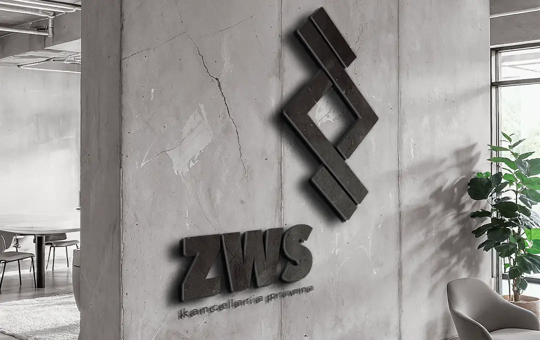 Przestrzenne logo ZWS Kancelaria Prawna na betonowej ścianie w biurze, litery i sygnet paragrafu