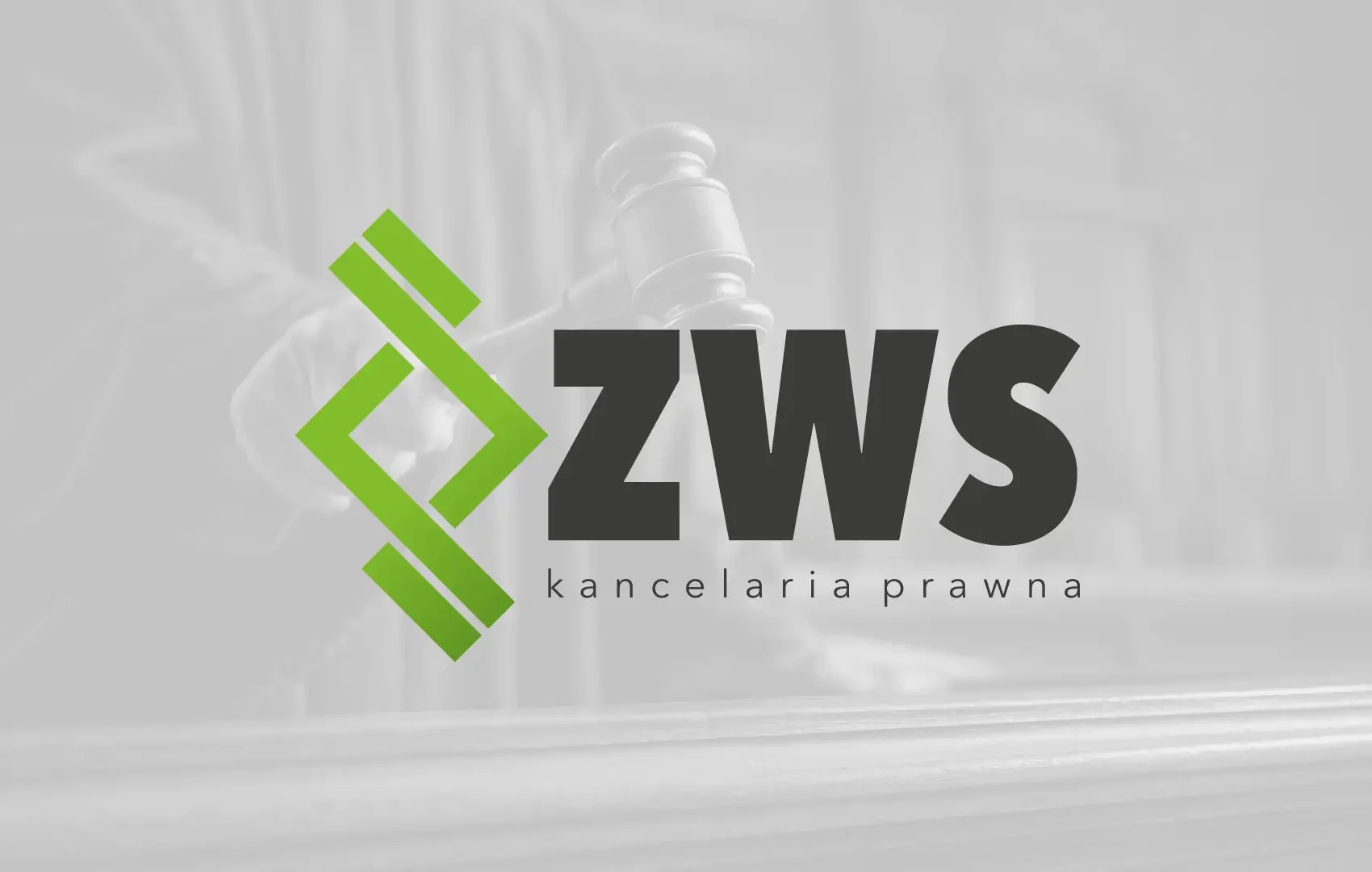 Logo ZWS Kancelaria Prawna z geometrycznym znakiem paragrafu na tle sędziowskiego młotka