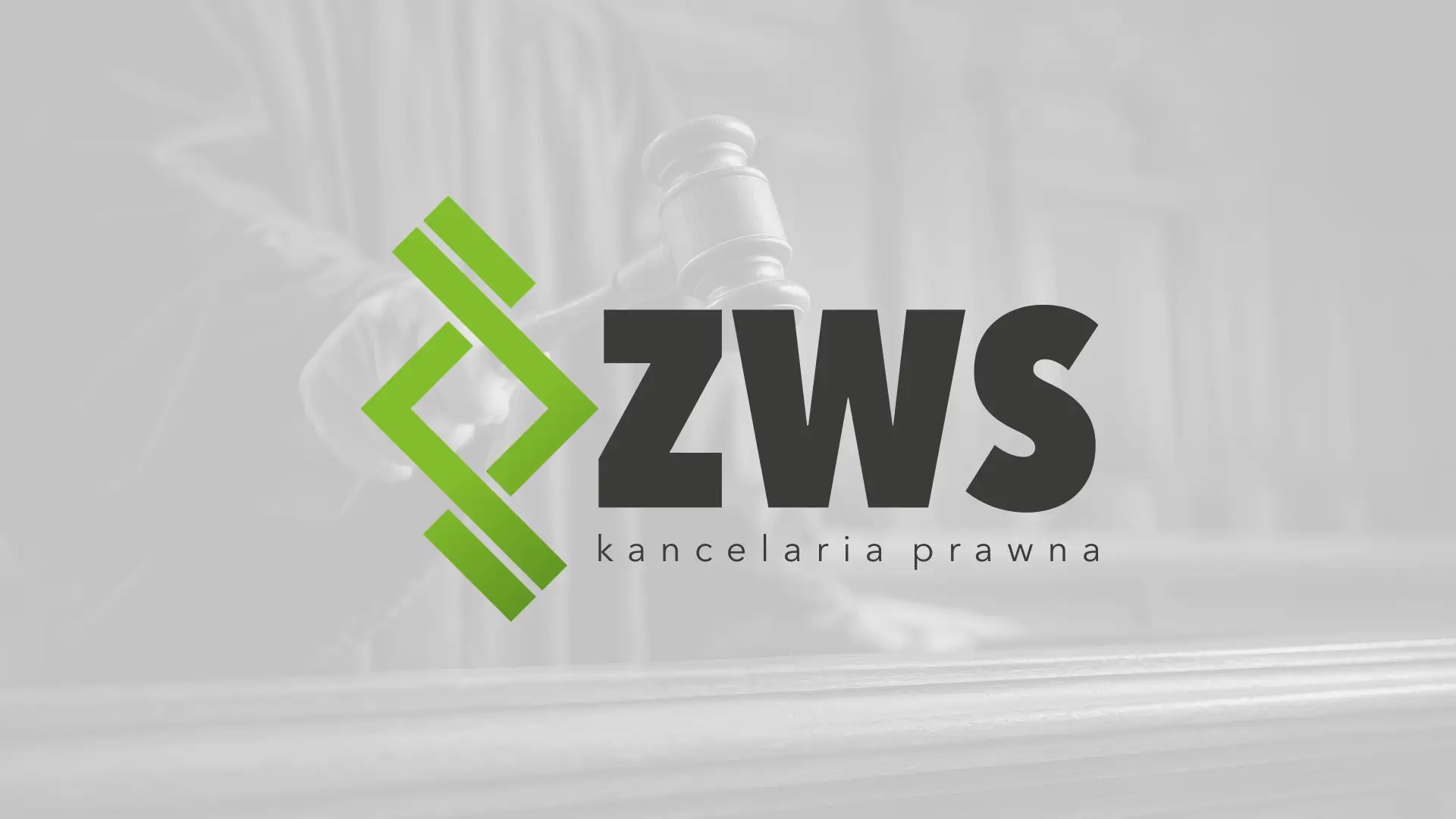 Logo ZWS Kancelaria Prawna z geometrycznym znakiem paragrafu na tle sędziowskiego młotka